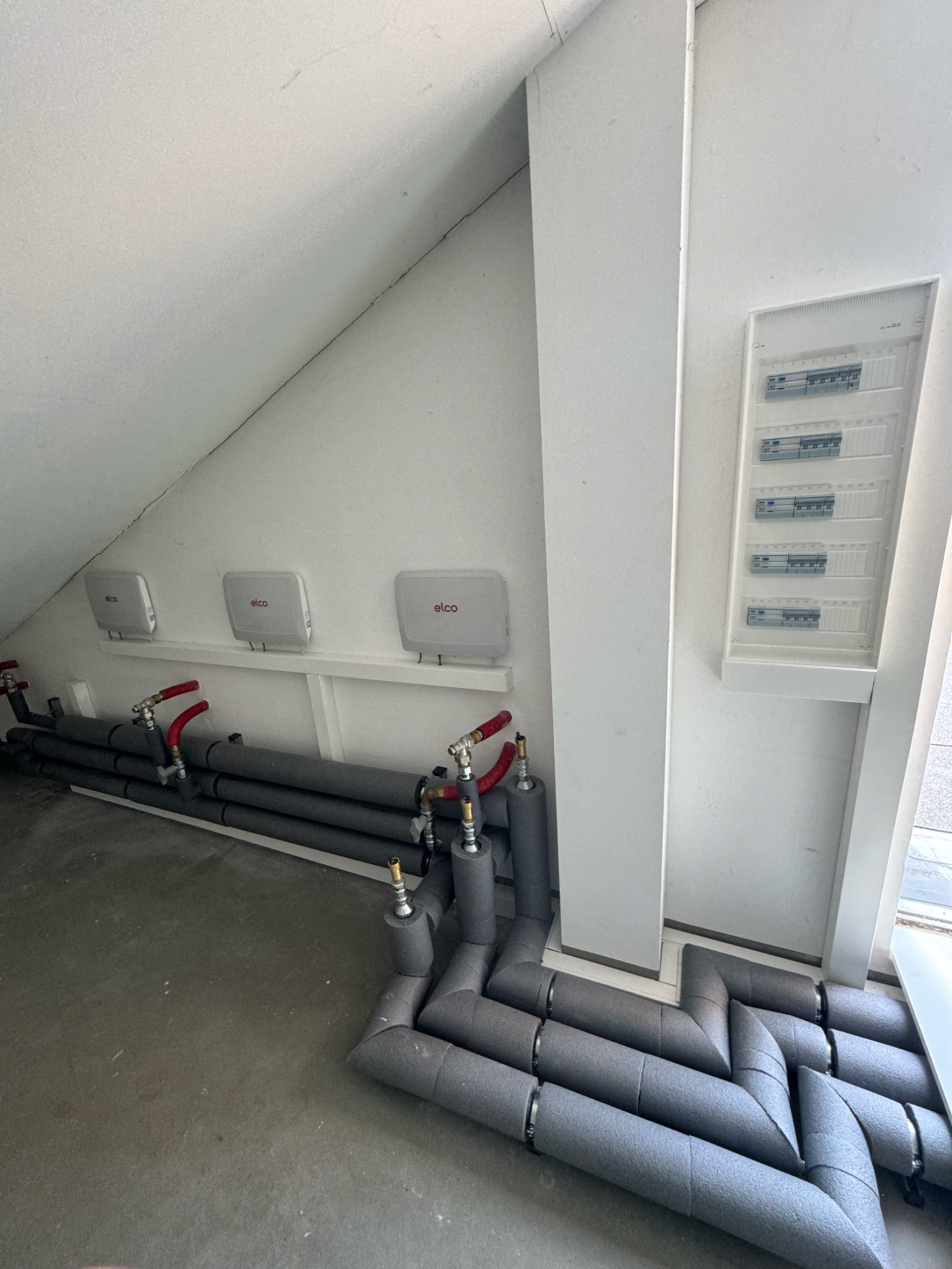 Mehrfamilienhaus Rohrleitungen